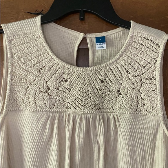 Womens Old Navy Crochet Trim Tank Top in size Large - Picture 4 of 7